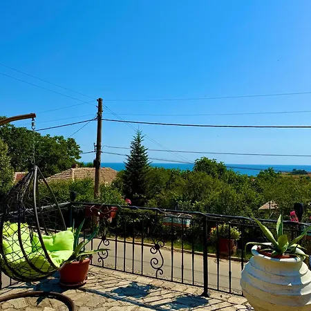 Yanakievi بيت ضيافة سينيموريتس