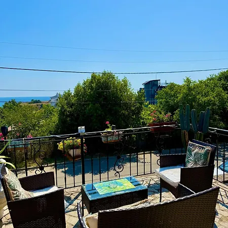 Yanakievi بيت ضيافة سينيموريتس